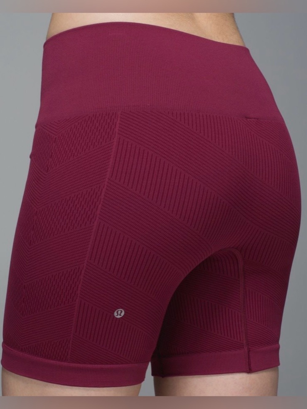 Lululemon Seamless High-Waist Maroon Womenโs Bike Shorts Size 2 NWOT